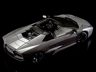 Lamborghini reventon. Родстер Lamborghini Reventon, как это часто бывает, будет тяжелее своей закрытой двухдверной версии&nbsp;— 1690&nbsp;кг&nbsp;против 1665&nbsp;соответственно.