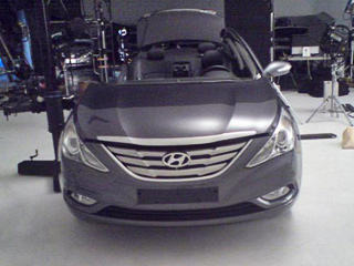 Hyundai sonata. Для съёмок салона автомобиль основательно подразобрали, срезали крышу и&nbsp;лобовое стекло.