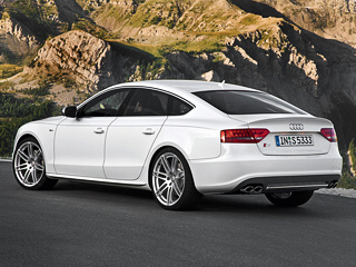 Audi a5,Audi a5 sportback. Для любителей выделиться предусмотрены стайлинг-пакеты Audi exclusive line и&nbsp;S-line.