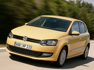 Volkswagen polo. Из&nbsp;десяти возможных вариантов окраски кузова три&nbsp;— синий (Sea), жёлтый (Savanna) и&nbsp;оранжевый (Hot)&nbsp;— есть только в&nbsp;линейке нового Polo.