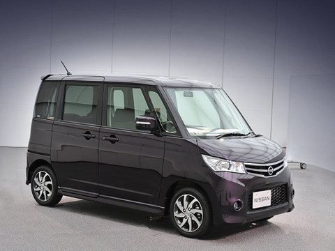 Nissan roox. Продажи микровэна Roox начнутся в&nbsp;Японии уже в&nbsp;декабре этого года. Тогда же&nbsp;станут известны и&nbsp;цены. Suzuki Palette стоит от&nbsp;1&nbsp;134&nbsp;000 иен ($12&nbsp;360) до&nbsp;1&nbsp;431&nbsp;150 иен ($15&nbsp;600).