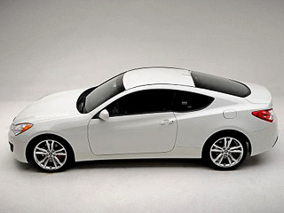 Hyundai genesis coupe,Hyundai genesis. Новинка будет предлагаться покупателям в&nbsp;трёх цветах кузова&nbsp;— чёрном (Bathurst Black), белом (Karussell White) и&nbsp;красном (Tsukuba Red).