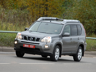 Nissan x-trail. Российским покупателям Nissan X-Trail предлагается в&nbsp;трёх уровнях оснащения: SE,&nbsp;LE&nbsp;и&nbsp;SIV. Гарантия&nbsp;— три года или 100&nbsp;000&nbsp;км.