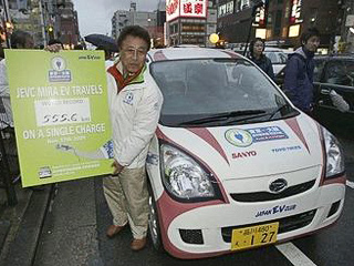 Daihatsu mira. Свой эксперимент японские любители электрокаров затеяли для демонстрации реальных возможностей электромобилей и&nbsp;их&nbsp;популяризации.