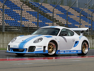 Porsche cayman. Максимальная скорость болида Porsche Cayman X-Wide составляет 285&nbsp;км/ч&nbsp;— на&nbsp;десять больше, чем у&nbsp;стандартного Каймана&nbsp;S.