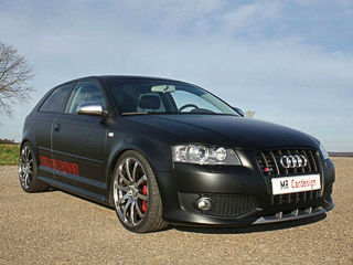 Audi s3. Чтобы модель выделялась на&nbsp;дороге, немецкие энтузиасты покрывают кузов чёрной матовой плёнкой и&nbsp;заменят диски фирменными, с&nbsp;шинами Dunlop Sport Maxx размерностью&nbsp;235/35 R19.