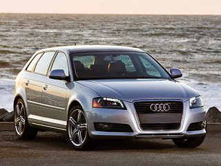 Audi a3. В&nbsp;настоящее время самым маленьким и&nbsp;наиболее доступным автомобилем Audi в&nbsp;США является хэтчбек A3&nbsp;Sportback. Машина предлагается лишь с&nbsp;одним мотором&nbsp;— 200-сильным&nbsp;2.0&nbsp;TFSI. Базовая модификация с&nbsp;«механикой» и&nbsp;приводом на&nbsp;переднюю ось оценивается в&nbsp;$27&nbsp;745.