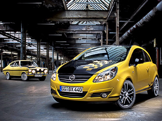 Opel corsa. В&nbsp;оснащение модификации входят окрашенные в&nbsp;чёрный цвет 17-дюймовые литые диски, панорамная крыша и&nbsp;обтянутый кожей руль.
