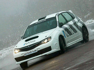 Subaru impreza wrx sti. Болид массой 1350&nbsp;кг, оснащённый каркасом безопасности, попирает землю колёсами с&nbsp;18-дюймовыми дисками.