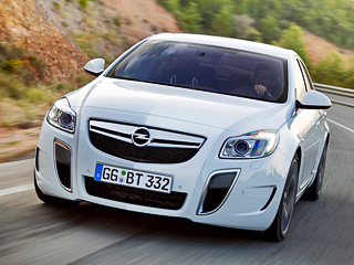 Opel insignia,Opel insignia opc. Спортивная версия Инсигнии оснащается системой полного привода и&nbsp;адаптивной подвеской FlexRide, подстраивающейся под дорожные условия и&nbsp;стиль вождения, выбранный владельцем машины.
