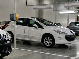 Peugeot 308. На&nbsp;собранные в&nbsp;нашей стране машины французы предоставляют стандартную гарантию&nbsp;— три года или 100 тысяч километров пробега.