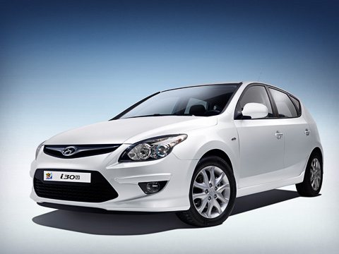 Hyundai i30. Заказы на&nbsp;автомобили с&nbsp;мотором 1.6 дилеры уже принимают, обещая привезти первые экземпляры к&nbsp;середине июня, а&nbsp;вот старт продаж самой доступной модификации 1.4 начнётся только через полтора месяца.