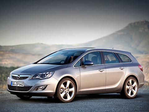 Opel astra. В&nbsp;Опеле надеются, что универсал поддержит успех новой пятидверки Astra, на&nbsp;которую только за&nbsp;полгода поступило более 160 тысяч заказов.