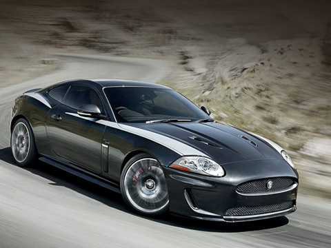 Jaguar xkr. Юбилейные Ягуары будут окрашивать в&nbsp;новый цвет Stratus Grey, а&nbsp;в&nbsp;качестве опции доступны полосы по&nbsp;бокам кузова, тянущиеся от&nbsp;раскосых глаз до&nbsp;рельефных бёдер.