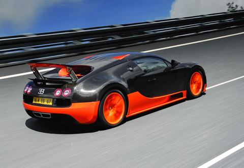 Bugatti Veyron Super Sport Priznan Bystrejshim Dorozhnym Avtomobilem Drajv