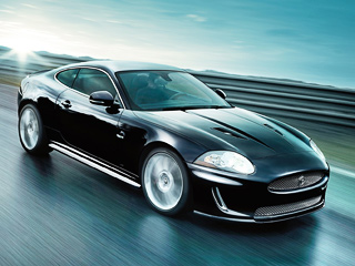Jaguar xkr,Jaguar xkr 175. Внешние особенности&nbsp;— специальный чёрный окрас кузова и&nbsp;красные тормозные суппорты. К&nbsp;слову, дебют Ягуара XKR 175 состоялся в&nbsp;Пеббл-Бич.