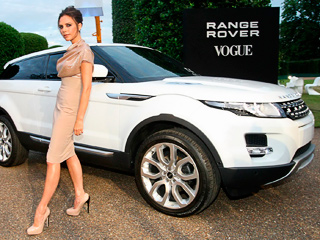 Land rover evoque. На&nbsp;презентации в&nbsp;столице Великобритании Виктория Бэкхем с&nbsp;удовольствием позировала на&nbsp;фоне Range Rover Evoque.