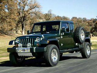 Jeep gladiator. Концепт Jeep Gladiator с&nbsp;18-дюймовыми колёсами имел дорожный просвет 350&nbsp;мм и&nbsp;брал на&nbsp;борт до&nbsp;680&nbsp;кг груза.