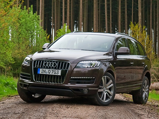 Audi q7. Самый доступный до&nbsp;сих пор кроссовер Audi Q7&nbsp;с 272-сильным бензиновым мотором 3.0&nbsp;в той&nbsp;же Германии продаётся по&nbsp;цене 52&nbsp;900&nbsp;евро. У&nbsp;нас такую машину можно купить за&nbsp;2&nbsp;680&nbsp;000&nbsp;рублей.