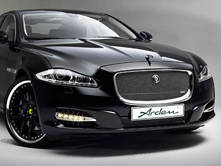 Jaguar xj. Повышение отдачи мотора стоит 5770 или 14&nbsp;220&nbsp;евро, в&nbsp;зависимости от&nbsp;степени форсировки, а&nbsp;комплект колёс и&nbsp;оспортивленная подвеска оцениваются в&nbsp;8205 и&nbsp;2936 евро соответственно.