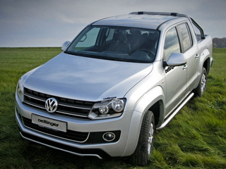 Volkswagen amarok. Внешне Volkswagen Amarok в&nbsp;версии бюро Oettinger отличается лишь соответствующими наклейками на&nbsp;кузове, но&nbsp;в&nbsp;будущем нам обещают целый список тюнинг-аксессуаров.