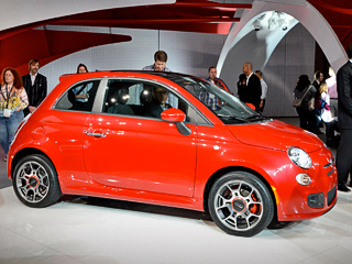 Fiat 500. Ретрохэтчбек Fiat&nbsp;500 для американцев будет выпускаться на&nbsp;крайслеровском заводе в&nbsp;Толуке (штат Мехико). За&nbsp;первый год итальянцы планируют реализовать в&nbsp;Северной Америке около 50&nbsp;тысяч таких машин.