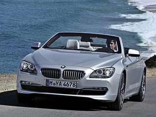 Bmw 6. Кабриолет BMW 640i выходит на&nbsp;100&nbsp;км/ч за&nbsp;5,7&nbsp;с, а&nbsp;BMW 650i&nbsp;— за&nbsp;пять секунд ровно. Максимальная скорость у&nbsp;обоих ограничена электроникой на&nbsp;уровне 250&nbsp;км/ч.