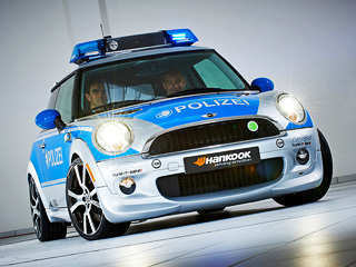 Mini e. Электрокар Mini в&nbsp;полицейской форме впервые был показан на&nbsp;мотор-шоу в&nbsp;Эссене, после чего совершил небольшое турне по&nbsp;мировым тюнинг-смотрам.
