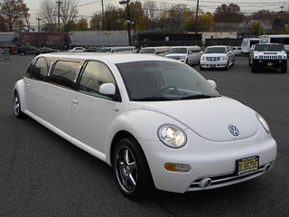Volkswagen beetle. На&nbsp;фоне своих конкурентов-лимузинов растянутый VW&nbsp;Beetle выглядит заманчиво: добродушная мордашка и&nbsp;дутые формы наверняка привлекут многих.