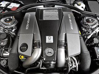 Mercedes slk,Mercedes slk amg. Новый атмосферный мотор V8 5.5, который появится после доработки «турбовосьмёрки» того&nbsp;же объёма (на&nbsp;фотографии), при равномерной езде сможет отключать до&nbsp;половины цилиндров ради экономии топлива.