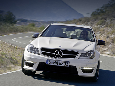 Mercedes c amg,Mercedes c. В&nbsp;Германии за&nbsp;седан Mercedes C&nbsp;63&nbsp;AMG просят 71&nbsp;340&nbsp;евро, за&nbsp;универсал&nbsp;— 73&nbsp;899. Для сравнения: четырёхдверка BMW M3&nbsp;оценивается в&nbsp;66&nbsp;800&nbsp;евро.