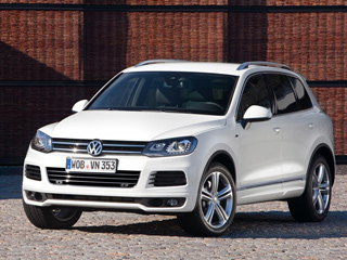 Volkswagen touareg. Цены на&nbsp;пакет разнятся в&nbsp;зависимости от&nbsp;выбранной модификации. Например, R-Line на&nbsp;Touareg с&nbsp;дизелем V8&nbsp;стоит 1840&nbsp;евро, а&nbsp;на&nbsp;машины с&nbsp;«шестёрками»&nbsp;— 2200&nbsp;евро.
