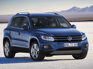 Volkswagen tiguan. Нынешний Volkswagen Tiguan (на&nbsp;фото) базируется на&nbsp;платформе&nbsp;PQ35, но&nbsp;преемник получит новую модульную «тележку».