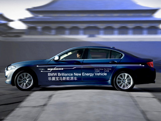 Bmw 5,Bmw 5 hybrid. Бензоэлектрическая «пятёрка» BMW для Китая&nbsp;— лишь часть «зелёной» программы для Поднебесной. Немцы уже вовсю тестируют электрокары Mini&nbsp;E и&nbsp;BMW&nbsp;1&nbsp;Series ActiveE, которые пойдут на&nbsp;китайский рынок в&nbsp;ближайший год.