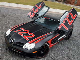 Mercedes slr. На&nbsp;чёрном матовом кузове суперкара SLR McLaren красные надписи с&nbsp;цифрами&nbsp;722, которые теперь свидетельствуют о&nbsp;реальной мощности автомобиля.