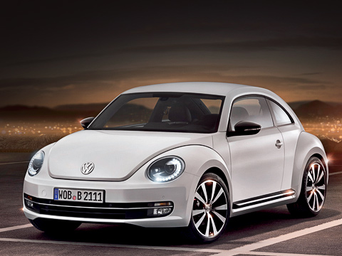 Volkswagen beetle. У нового хэтчбека Volkswagen Beetle изменились очертания силуэта. Благодаря более прямой линии крыши удалось заметно увеличить пространство над головой задних пассажиров.