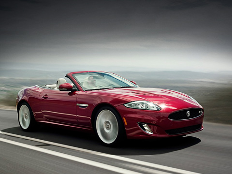Jaguar xkr. Покупателям на&nbsp;выбор предложат 17&nbsp;вариантов цвета окраски кузова и&nbsp;11&nbsp;разных колёсных дисков диаметром от&nbsp;18&nbsp;до&nbsp;20&nbsp;дюймов.