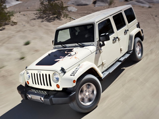 Jeep wrangler. Поступив в&nbsp;продажу в&nbsp;Штатах в&nbsp;июне этого года по&nbsp;цене от&nbsp;$29&nbsp;195, двухдверки Wrangler и&nbsp;четырёхдверки Wrangler Unlimited в&nbsp;версии Mojave станут самой дорогой модификацией этой модели.