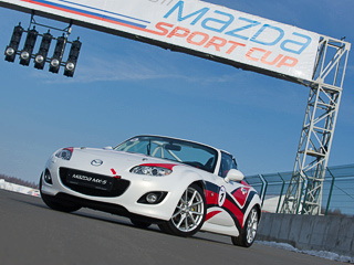 Mazda mx-5,Mazda academy. Mazda Sports Cup — преемница программы Zoom-Zoom Challenge, принять участие в которой может любой владелец автомобиля Mazda, заполнив заявку на официальном российском сайте компании.