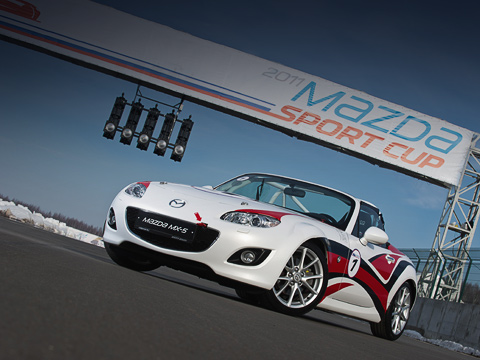 Mazda mx-5,Mazda academy. Mazda Sport Cup — преемница программы Zoom-Zoom Challenge, принять участие в которой может любой владелец автомобиля Mazda, заполнив заявку на официальном российском сайте компании.