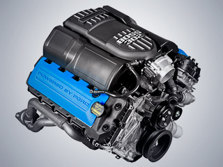 Ford mustang. Восьмицилиндровый пятилитровый двигатель Boss&nbsp;302 имеет доработанные распределительные валы и&nbsp;коленчатый вал, а&nbsp;также выпускные клапаны со&nbsp;специальным покрытием, улучшающим теплоотдачу.