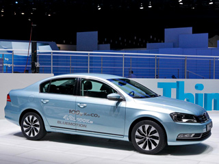 Volkswagen passat. Новое поколение Volkswagen Passat BlueMotion, помимо кнопки start/stop, оснащено также и&nbsp;системой рекуперации энергии торможения.