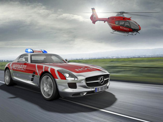 Mercedes sls. Завидев в&nbsp;зеркало дальнего вида такую карету скорой помощи, вряд&nbsp;ли у&nbsp;кого-то возникнет мысль не&nbsp;уступить ей&nbsp;дорогу.