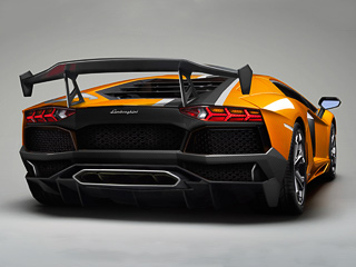 Lamborghini aventador,Lamborghini aventador sv. С&nbsp;ходовой частью ничего, скорее всего, делать не&nbsp;будут. Управляемость должна улучшиться за&nbsp;счёт переделок по&nbsp;аэродинамике и&nbsp;за&nbsp;счёт снижения сухой массы машины примерно на&nbsp;100&nbsp;кг (до&nbsp;1475).