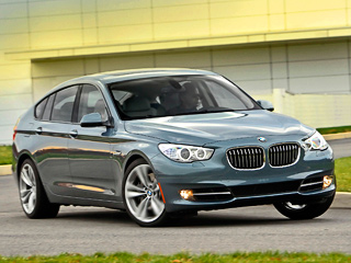 Bmw gran turismo. На&nbsp;североамериканском рынке BMW 5&nbsp;Series&nbsp;GT оценивается в&nbsp;$56&nbsp;500–66 700. Соплатформенная «семёрка»&nbsp;BMW стоит заметно больше&nbsp;— минимум $71&nbsp;000. Может, поэтому флагман лишается клиентов?