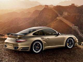 Porsche 911. Опознать лимитированную серию спорткара Porsche&nbsp;911 можно разве по&nbsp;нестандартному окрасу. С&nbsp;колёсными дисками немцы мудрить не&nbsp;стали, оставив двухдверке стандартные 19-дюймовые.