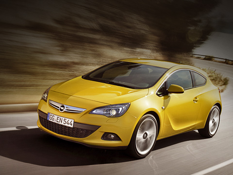 Opel astra. Модель Opel Astra GTC стоит немногим больше пятидверной сестры, но&nbsp;в&nbsp;немецкой компании ожидают, что на&nbsp;долю трёхдверок придётся от&nbsp;15&nbsp;до&nbsp;20% продаж.