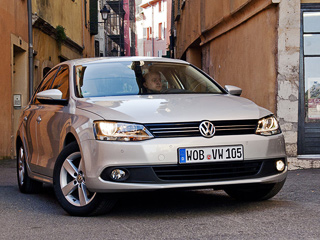 Volkswagen jetta. В&nbsp;этом году Volkswagen Jetta для российского рынка будет комплектоваться одним мотором&nbsp;— 1.4&nbsp;TSI. Хотя в&nbsp;Европе доступны модификации с&nbsp;«четвёрками» 1.2&nbsp;TSI, 1.6&nbsp;TDI и&nbsp;2.0&nbsp;TDI.
