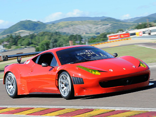 Ferrari 458 italia. Главным событием для Ferrari 458 Italia Grand Am должна стать гонка «24 часа Дайтоны». К слову, итальянские «жеребцы» 47 раз участвовали в этом суточном марафоне и 15 раз побеждали в своих классах.