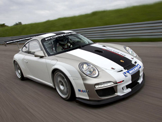 Porsche 911. Так&nbsp;же как и&nbsp;прежде, на&nbsp;гоночный автомобиль Porsche 911&nbsp;GT3&nbsp;RS&nbsp;Cup можно установить карбонокерамические тормоза, которые на&nbsp;20&nbsp;кг легче чугунных.